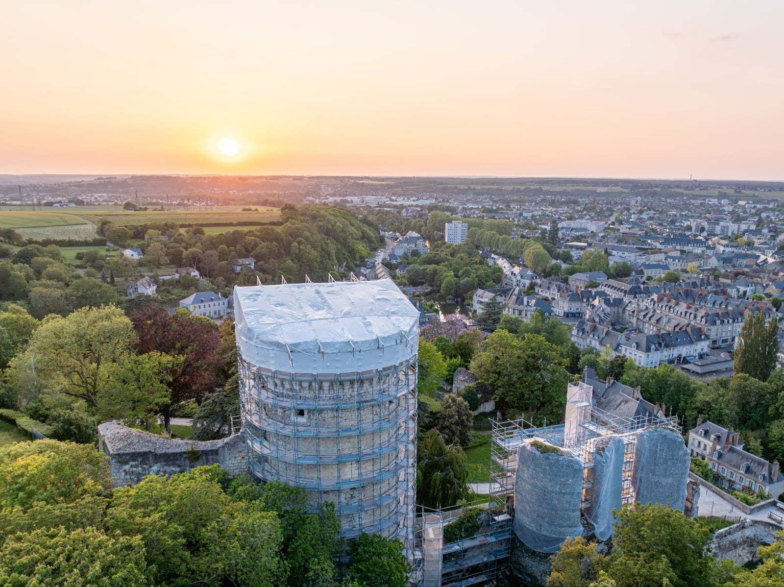 Crépuscule sur le château de Vendôme