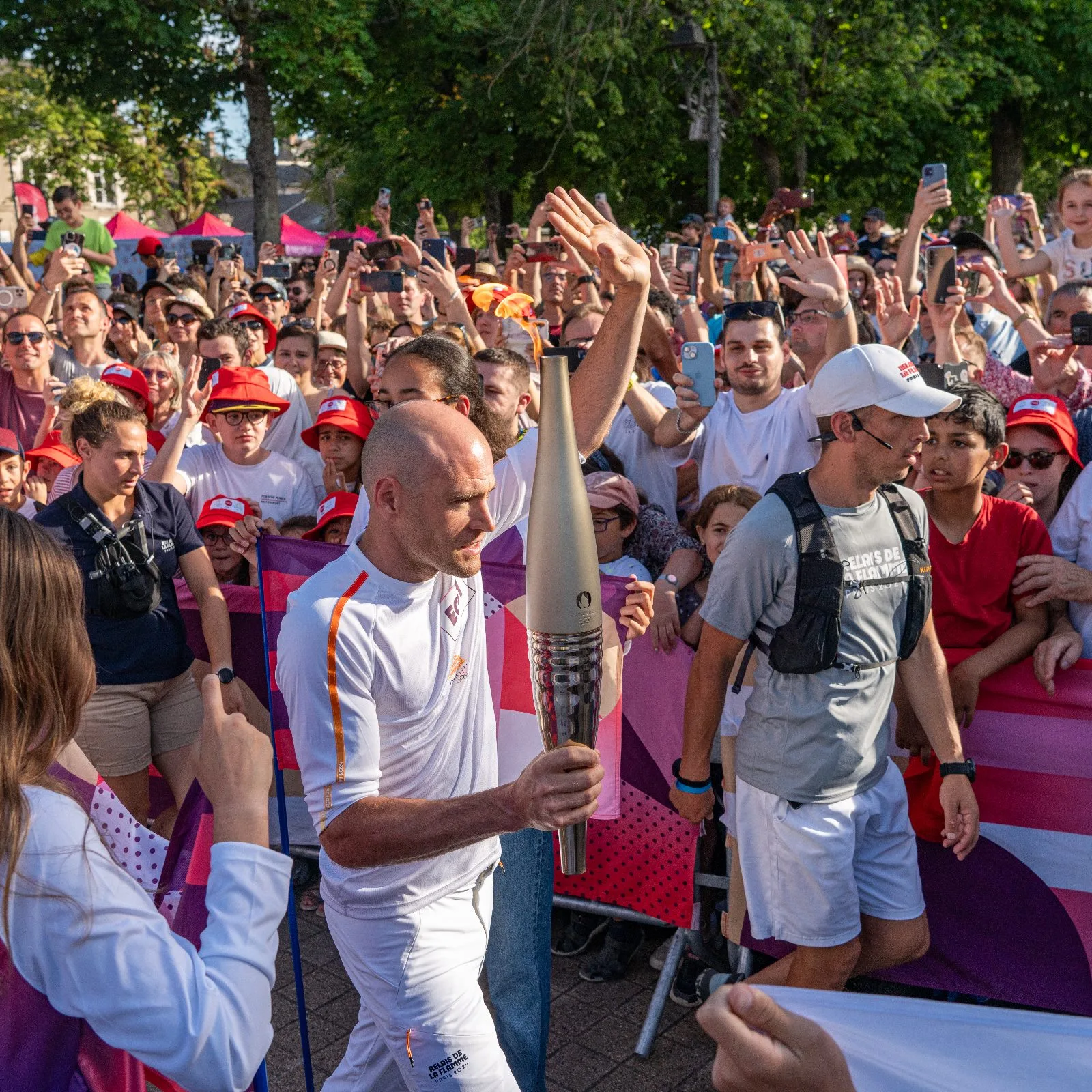 Raphael Beaugillet en porteur de la flamme olympique