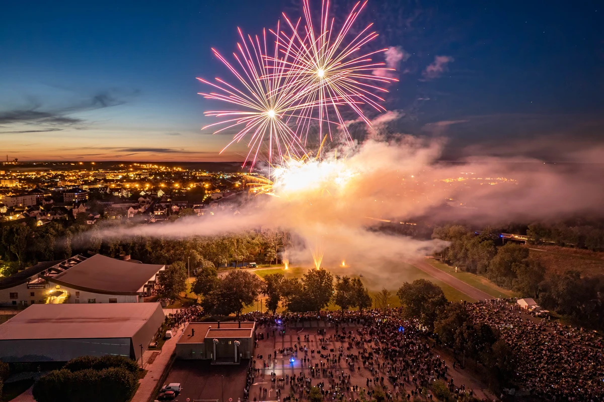 Le feu d'artifice du 14 juillet tiré aux grands prés à Vendôme.